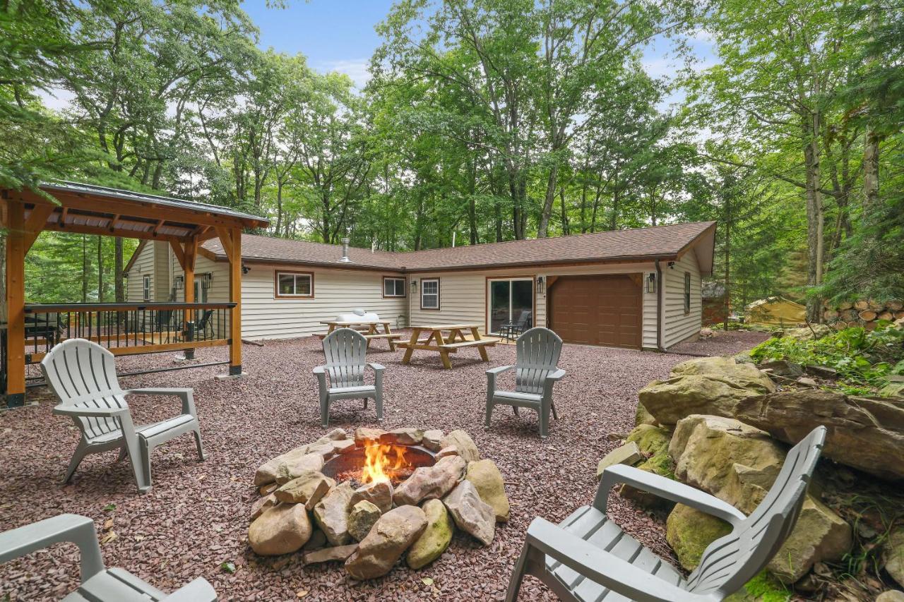 Whiskey Pines Retreat! Single Level Home, Outdoor Firepit, Ac, Bbq! Sleeps 9 In Lake Harmony! Exterior photo